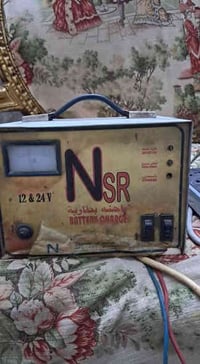 شاحنة بطارية السيارة صناعة عراقيه قديمة نظافة عالية تشحن 24و 12فولت ال...