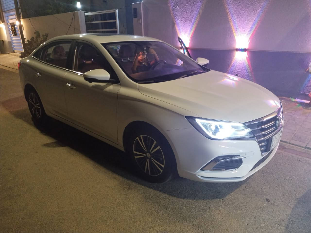 MG5 فول مواصفات فئة لاكجري ماشية 40 الف كيلو متر وقابل للزيادة رقم نجف الماني موديل 2023 اللون ابيض محرك 1500 ويل كب كروم سيارة على وضع الشركة مكفولة كفالة عامة 
مواصفاتها 
تحكم بالاستيرن 
كروس سرعة اوتوهولد
هاندبريك دكمة
الكشنات الأمامية جلد وكهرباء
تدفئة بالكشنات
شاشة كبيرة 
تبريد شاشة
بصمة ابواب
بصمة تشغيل 
سلايد روف والكثير من المواصفات المعروفة 
الاستفسار الاتصال على الرقم ***********
واتساب
