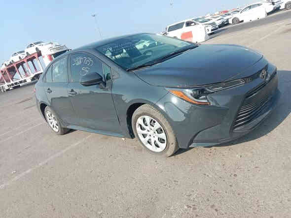 السلام عليكم كورولا موديل 2024
دخول جديد قبل بومين دخلت ترقيم جديد البارحه رقمتها 
بيها قطعتين 
باب السكن بصف السائق تبديل تفصيخ 
وبيها الباب الخلفي بي تصليح وصبغ 
بيها بعض الرصعات خفيفه 
صور الحادث وصور الإمارت بدون رقم صوره الشاصي ويا المنشور 
وهاي كل تفاصيل السياره 
ماشيه 40700كم تقريباً 
داخل مخمل 
تحكمات استيرن 
كامره 
رادارات 
وبعد مواصفات والله ما أعرف بيها 
مكفولة من محرك وكير وصدر وتايرات ودواخل وبجم وصندوك كله جديد وضع شركه 
مكانها بغداد البلديات قرب الشقق الفلسطينية 
***********
السعر 155$ وبها شي بسيط
