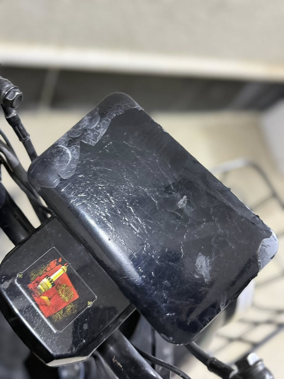 سلام عليكم للبيع r9 نضافة  85‎%‎.             
مستخدم 4 اشهر تقريباً

6 بطاريات 

كفر الشاشة خربان /والجامة اليسرة مكسورة
والكشن بي شك زغير / الشاحنة مالتة تعبانة شوية

كفرات كلهة نضيفة 

مكاني كربلاء الجمالية 
واتساب ***********

سعر 350 الف بي مجال كلش قلييل
