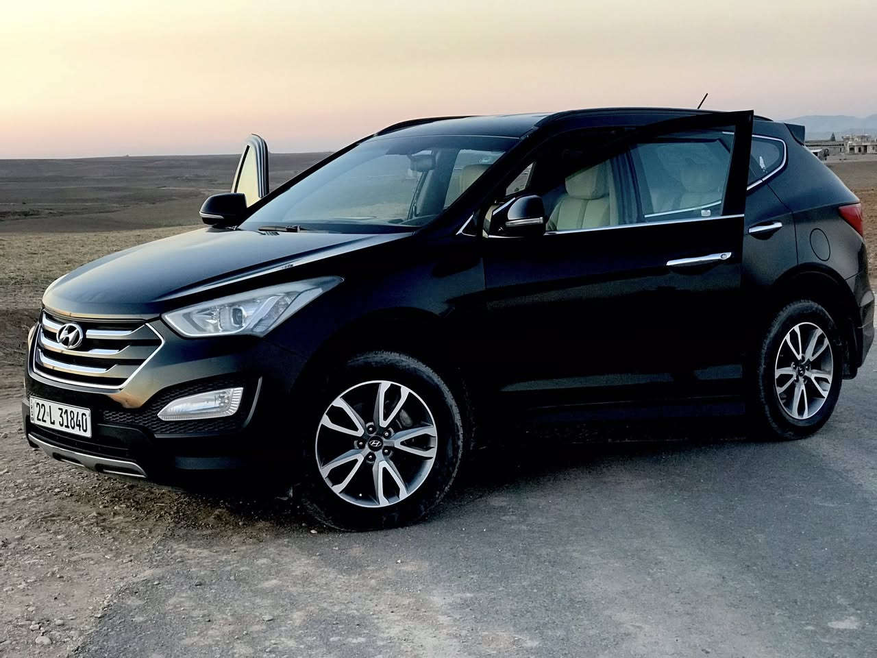 السلام عليكم . سنتافي للبيع موديل ٢٠١٥ خليجي محرك ٦ سلندر ما مفتوح بيها ملاحظات بسيطه بدون صبغ والضربه مواصفات سبع راكب ٣ قطع تبريد اشاره ترحيب تحكم ستيرن وبيها موصفات حلوه رقم هاتف *********** بيها واتساب
