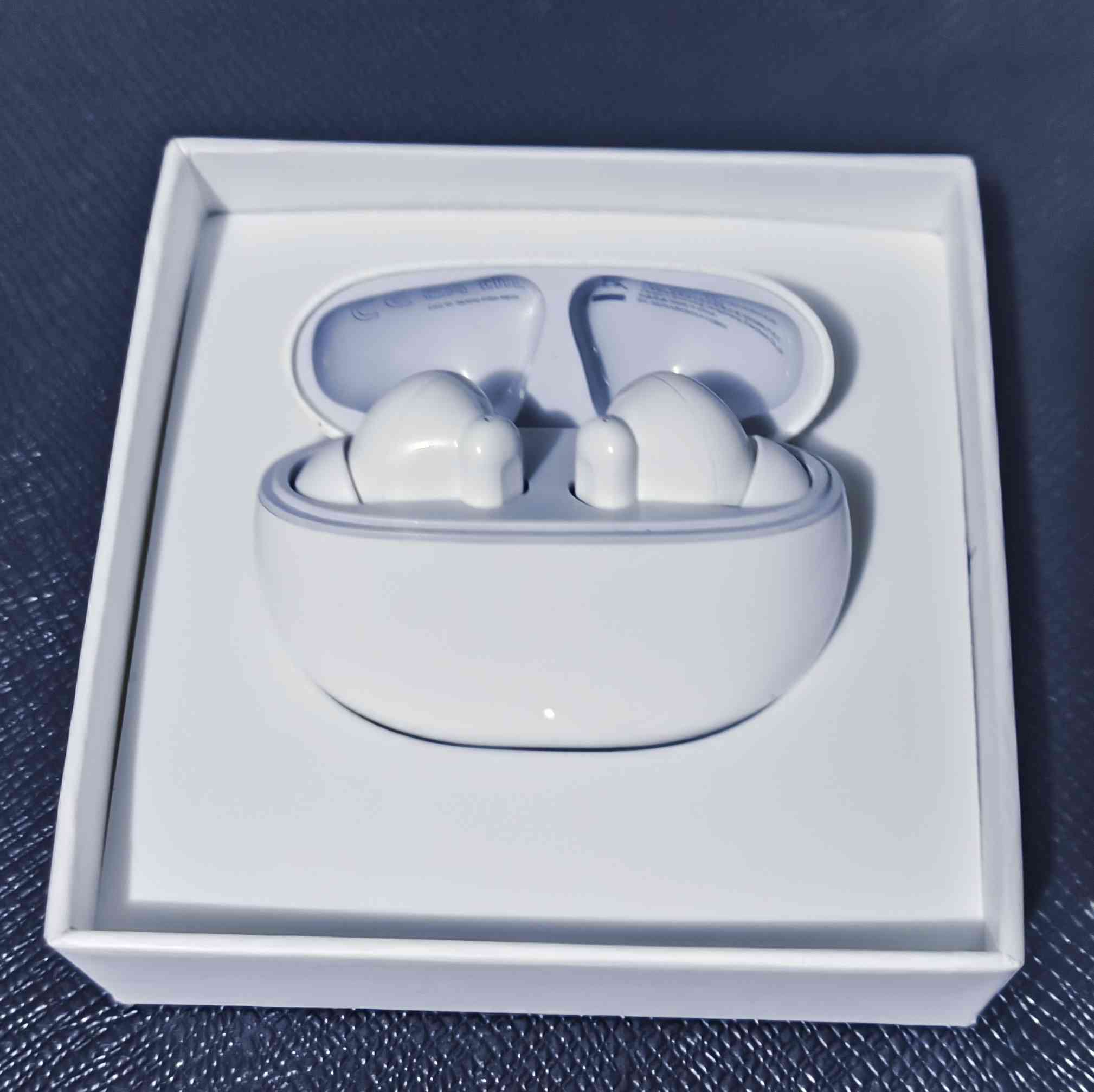 للبيع سماعة HONOR Choice Earbuds X7i
عزل ضوضاء نشط حتى 45dB
درايفر صوت 12.4mm يعطي صوت قوي وواضح
بطارية توصل لحدود 40 ساعة مع العلبة
اتصال Bluetooth سريع وثابت
مناسبة للمكالمات والألعاب وسماع الموسيقى
الاستخدام: أسبوع فقط وحالتها شبه جديدة
وبيها ضمان من الوكيل الرسمي
السعر 35 الف ويوجد توصيل في جميع محافظات العراق 
مكاني بابل الحلة شارع 80 📍


**إذا كنت صاحب هذا الإعلان وتريد حذفه لأي سبب، رجاءا أرسل رسالة إلى الدعم الفني**