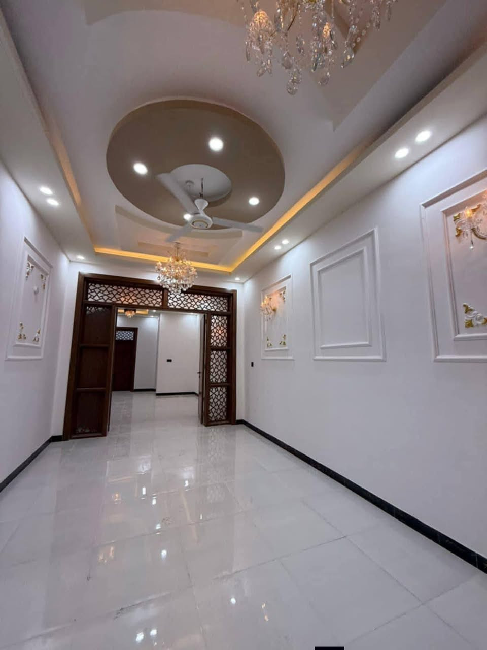 317يعلن {{مكتب بركات الحسين عامود 317}} البيت قريب عل شارع كلش
مساحه150 متر #طابو_زراعي  سند ٢٥

🤑 سعر والوحده لبيت 59🤑وبيه مجال  🤑  متجاورات

تفاصيل لبيت (( موجود🎥📷 فيديو كامل للبيت
غرفه نو2// مطبخ// صاله// استقبال// صحيات خارج وداخل 

عنوان البيت  نجف مقابل ملحق قرية لغدير 317

بناء ممتاز// اساس وسقف صب 
طابوق 🧱 جمهوري

كل البيت #سقوف_ثانويه

كل الخدمات موجوده 
مدارس 🏫 سوق #تبليط 

مقابل  قرية الغدير  ***********واتساب
