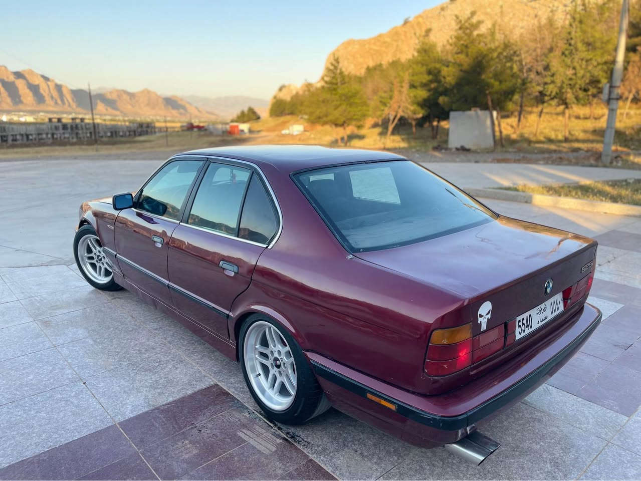 بەناوی خوای گەورە و میهرەبان 

BMW 1993.   525i. کەپس 🔥

بی ئێم. ١٩٩٣ حلووج مەکینە ٥٢٥ گێڕ حادی 

مووس بڕاوە لێدراو بەشەرت 

گێڕ مەکینە ئەکسل بەشەرتی فیتەر و فەحس و تەرای  ئەرفلۆی کەپس لۆک ناو پاکەتی 

تەقە و ڕەقە کارەبای بەشەرت 

بێ دەحم بێ لێدراو بێ خایس.   

٢ جام کارەبای 
ئیرباگ دەژبوول
قفڵ مەرکەزی  

4 تایەی و ویلی سفر سفری لەژێرە 
ویلی M ١٧ دوو سایز ناو پاکەت

بەنزین زۆر کەم دەخوا هەتا بڵێی مەزبووتە هەتا بڵێی توند و تۆڵە 

هاتی تەرایت پێلێدا ئەوکات دەزانی چ سەیارەیەکە 

لەخزمەتان داین سحری (٣٠) گەڵا و مەحامەلەیەکی برایانە 

خوار هەموو بازاڕ هەموو دەستی دوو 

شوێن ڕانیە . گەر موشتەری نی بێزارمان مەکە لەگەڵ ڕێزم 

ژ.م *********** رانية, السليمانية
