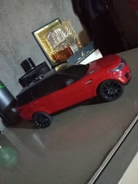 رانج روفر 2014 لون احمر السياه الصور ضالمتهه لأن الاضائه ضعيفه السياره...