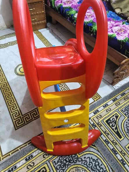 زحليكه أطفال جديده استخدمته يوم واحد سعره40 بيه مجال بسيط مكاني حي الحوراء ***********
