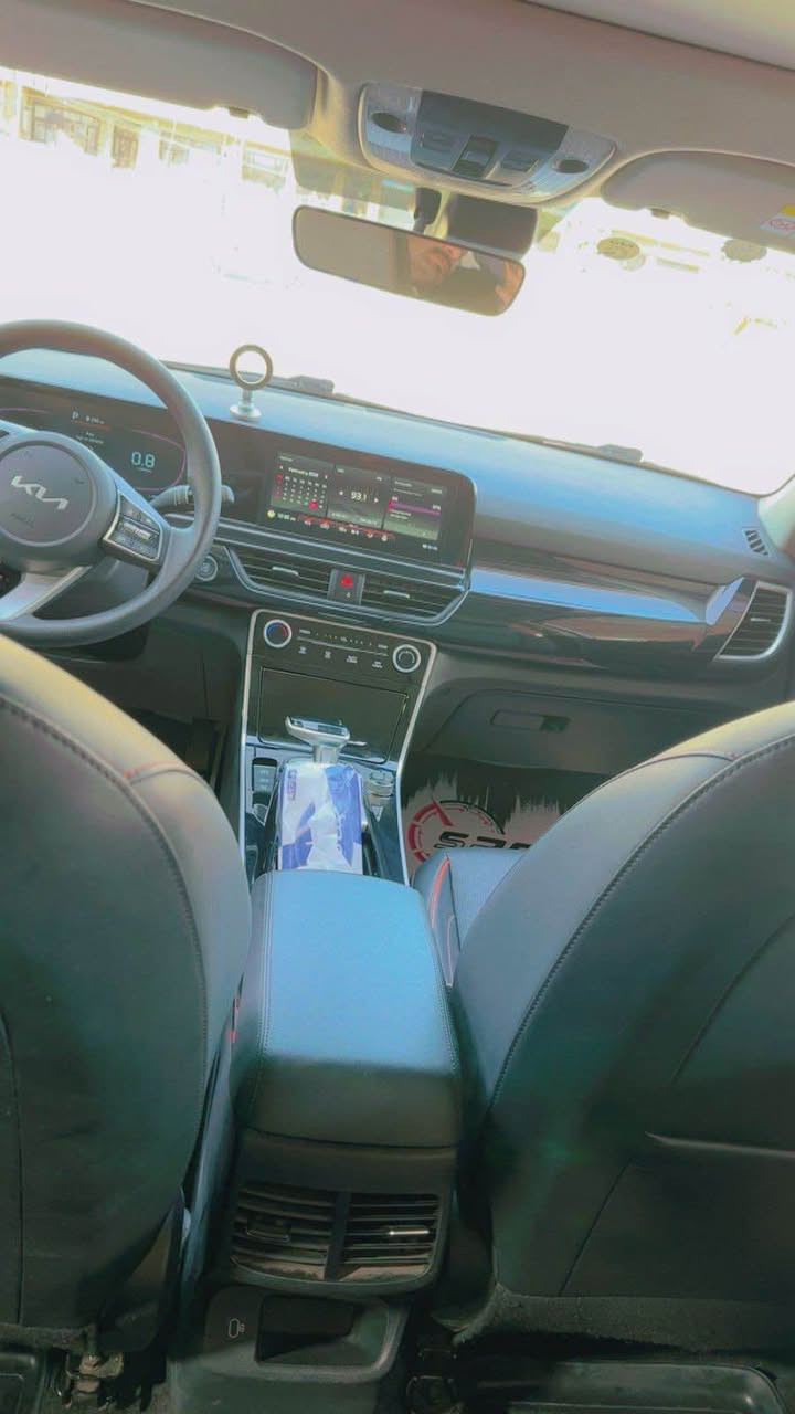 سياره كيا سيلتوس مكفوله موديل 2024 بحاله الوكاله ماشيه 13 الف رقم بغداد باسمي مواصفات السياره بنراما تحكمات شاشه متصله تبريد قطعتين مكينه 1600 اقتصاديه دوش وباق المواصفات معروفه *********** مكان السياره بغداد الكرخ السعر 178 بغداد, العراق
