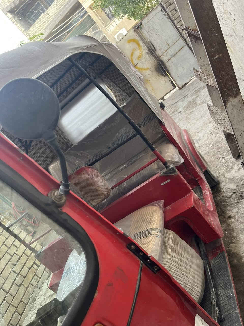 سلام عليكم تكتكً لبيع موديل ١٨ نازله بل ١٩ مكان بغداد الامينً*********** ما متواجدًفيس بيها ضربه بل لغد راجع بارد تكتك حلوه يرادلها بس باتري
