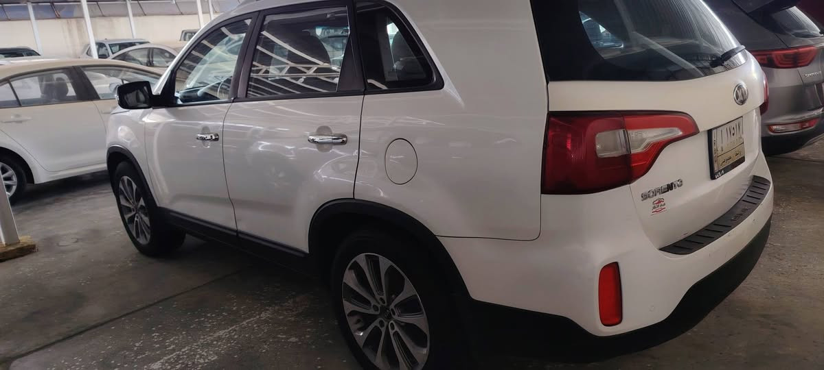 سورنتو ٢٠١٤ خليجي ٤ سلندر مكفوله السونار موجود رقم واسط تحويل ثاني يوم بصمه كشن كهرباء مكينه ما مفتوحه تخم تاير حداديه جديده ماشيه ١٨٣ الف بكلايت لد لعنوان واسط موبايل *********** السعر ١٧٠ وبيها مجال
