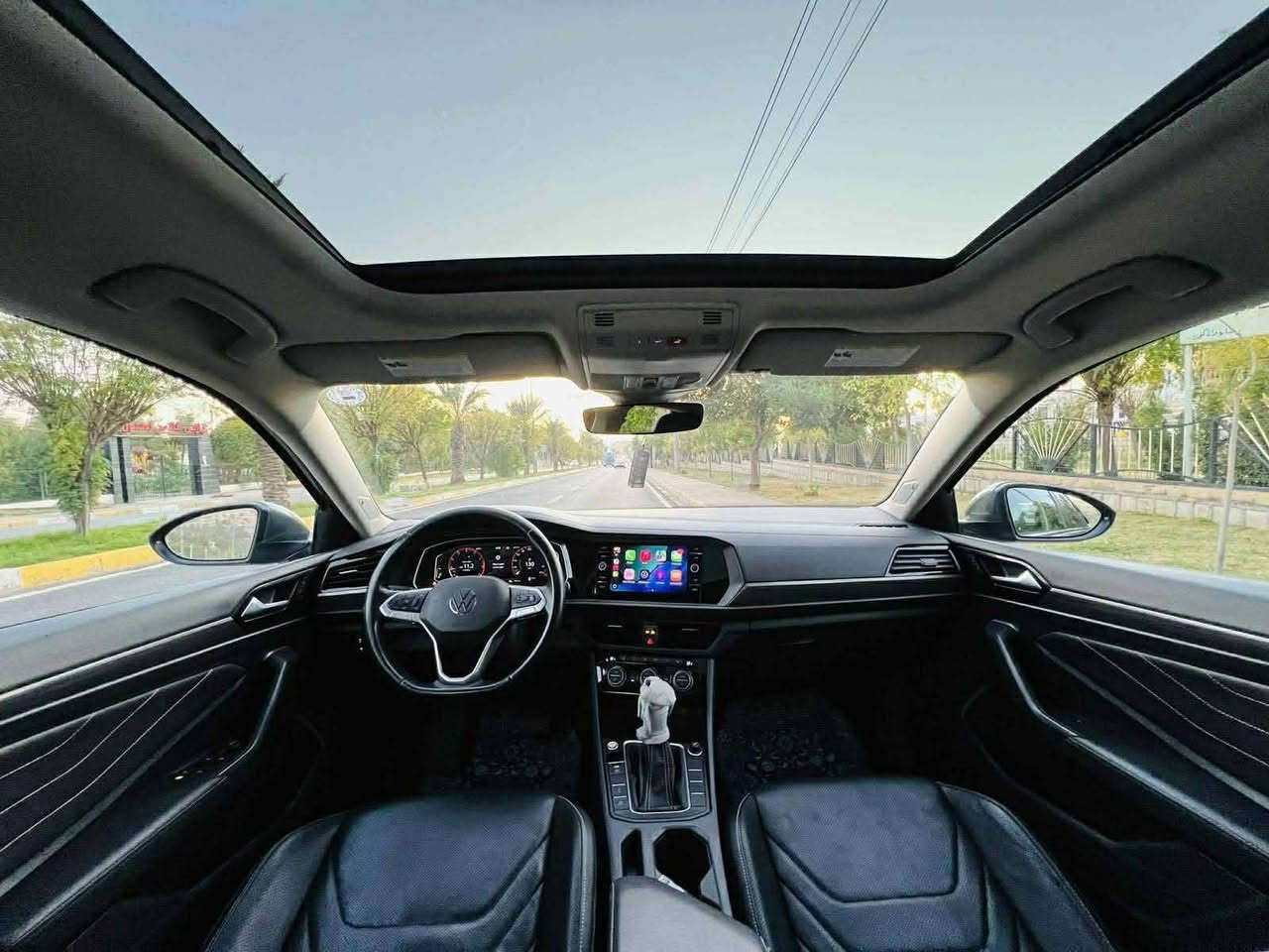 جيتا 2022 SEL Premium 
محرك 1.5 تيربو
حالة ممتازة، بدون قطع، تعديلات بسيطة فقط
کل الوسائد هوائية سلیمة
ویل كروم
لوحة عدادات إلكترونية
نظام Apple CarPlay لاسلكي
نظام Android Auto لاسلكي
شحن لاسلكي
خاصية التثبيت التلقائي Adaptive Cruise Control 
بانوراما
بصمة
مقاعد كهربائية مع مساحة تخزين
مقاعد جلدية
مقاعد دافئة وباردة
رادار
خطوط مساعدة على الطريق
مساعد أمامي وفرامل أوتوماتيكية
حساس للمطر
مثبت سرعة
كاميرا خلفية
سماعات Beats Audio
داخل 10 ألوان
ثلاثة أوضاع قيادة (اقتصادي، عادي، رياضي)***********سعر 168$  ***********
