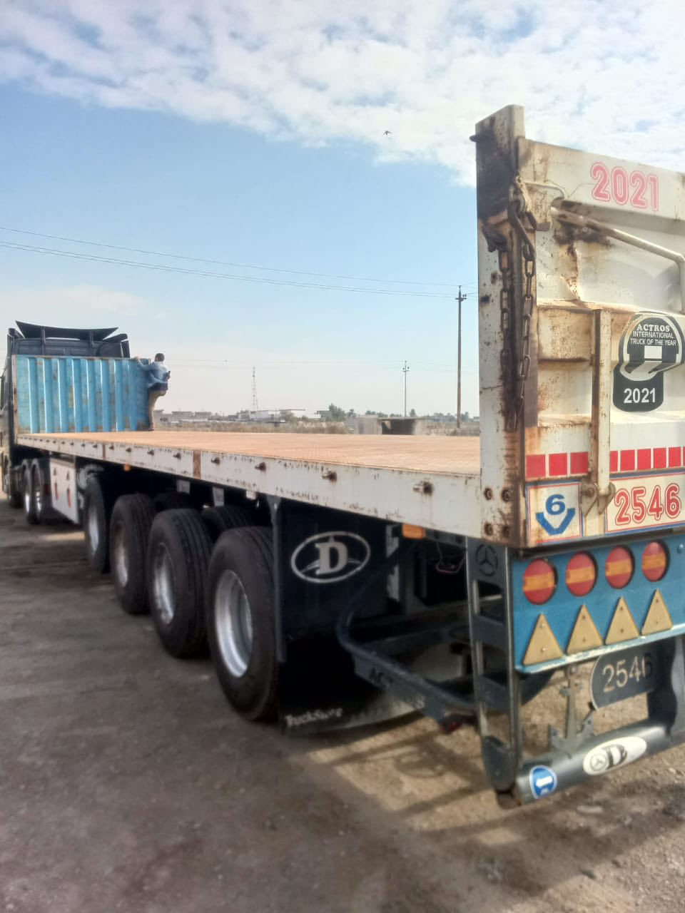 السلام وعليكم للبيع عربانة حدادية حداده السبطين طول 13/60 نص صفاح  موديل 2021 دناكير14صيني الاتصال ع الرقم ***********//***********
مكلف بل نشر سعر185بيها مجال اكو فيديو
