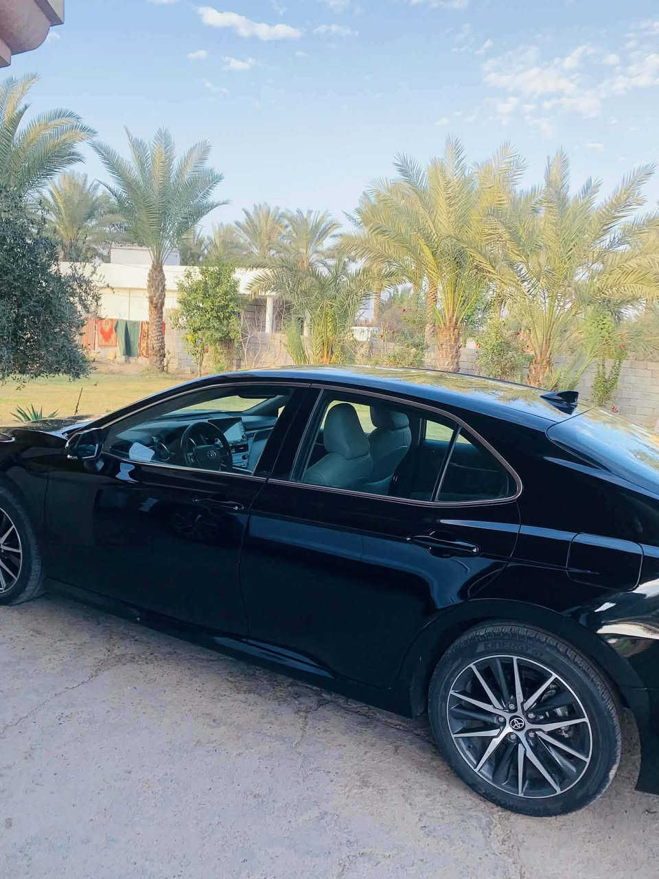 السلام عليكم سياره كامري موديل2024 لون اسود وارد امريكي ماشيه 17Mرقم انكليزي بغداد باسمي السياره ضرر السياره بنيد ودعاميه صور الضرر بالمنشور هايبرد وبانزين السعر 205$ للاتصال (***********------***********)مكان السياره بغداد ابو غريب
