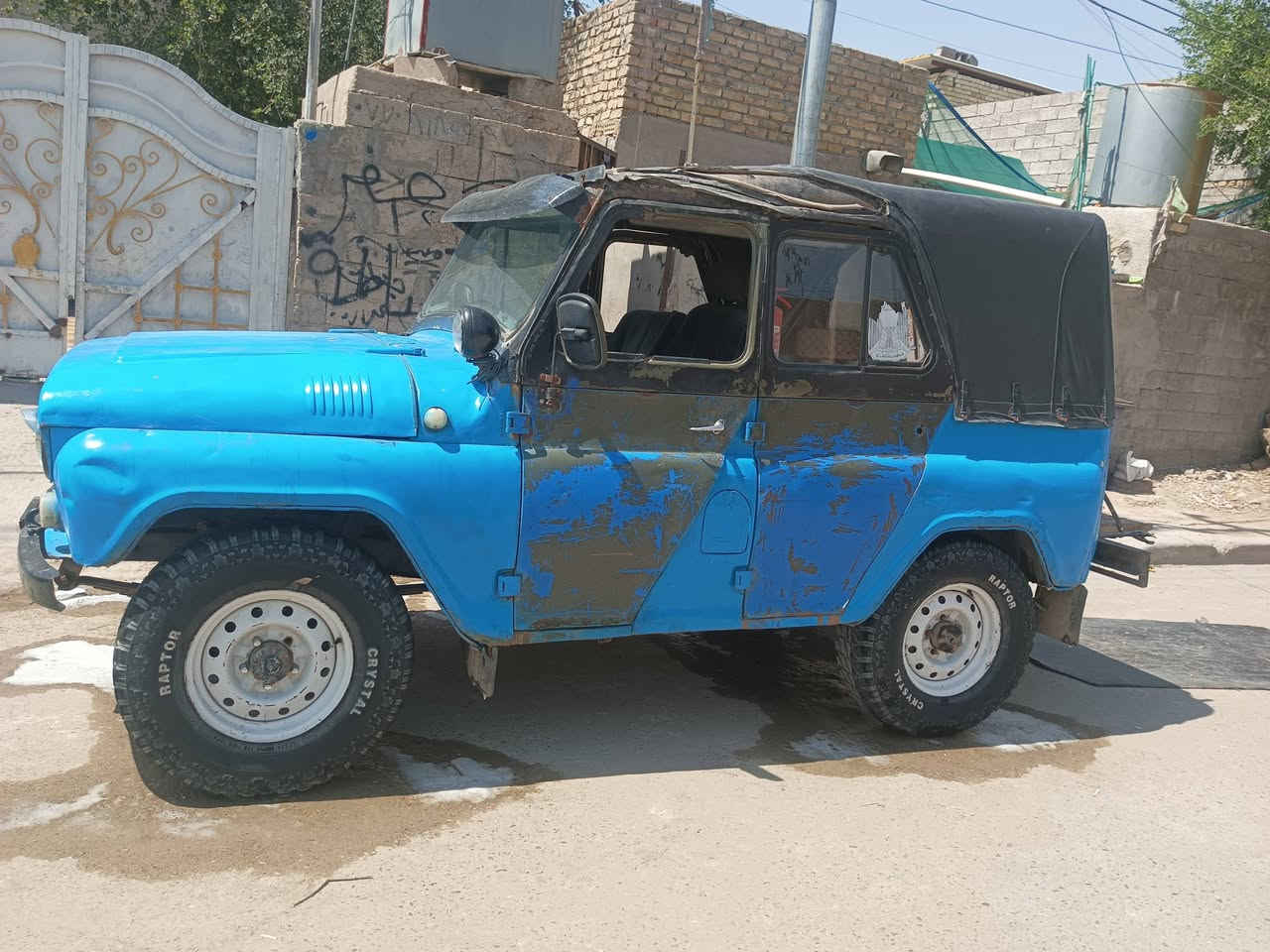 السلام عليكم واز للبيع موديل 88 ماكينه وكير خير من الله تحويله ديسكات الامامي اربع بيبان زيتوني مالات فحل سياره خير من الله كهربات كلها شغاله الشراي يتصل ***********
