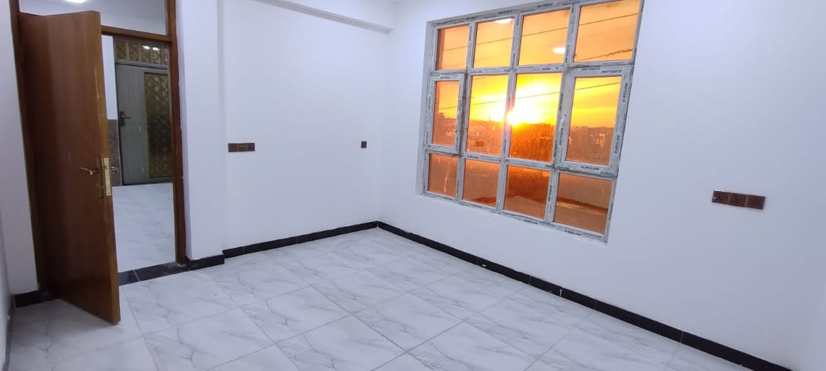 السلام عليكم

شقة للايجار 72م طابق اول (الأرضي محلات) تتكون من صالة وغرفتين نفس الحجم ومنور يصلح ان يكون مطبخ زغير سكن لعوائل فقط والموقع في الددوره حي دجلة  المربع الذهبي شارع تشرين مقابل سريع دورة-يوسفية

للاستفسار الرجاء ترك رسالة عالواتساب واني ارجع اخابركم

***********

[https://maps.app.goo.gl/wTkeV1RUBJ2J1FzB8](https://maps.app.goo.gl/wTkeV1RUBJ2J1FzB8)
