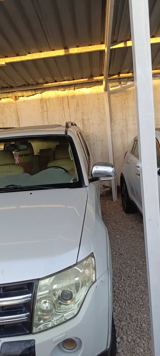 سلام عليكم باجيرو حبتور تجي فول للخير  موديل2008 مكفوله كفاله عامه شرط السونار سعر115وبيه مجال
‏‪***********‬‏
سلام عليكم باجيرو حبتور تجي فول للخير  موديل2008 مكفوله كفاله عامه شرط السونار سعر115وبيه مجال
