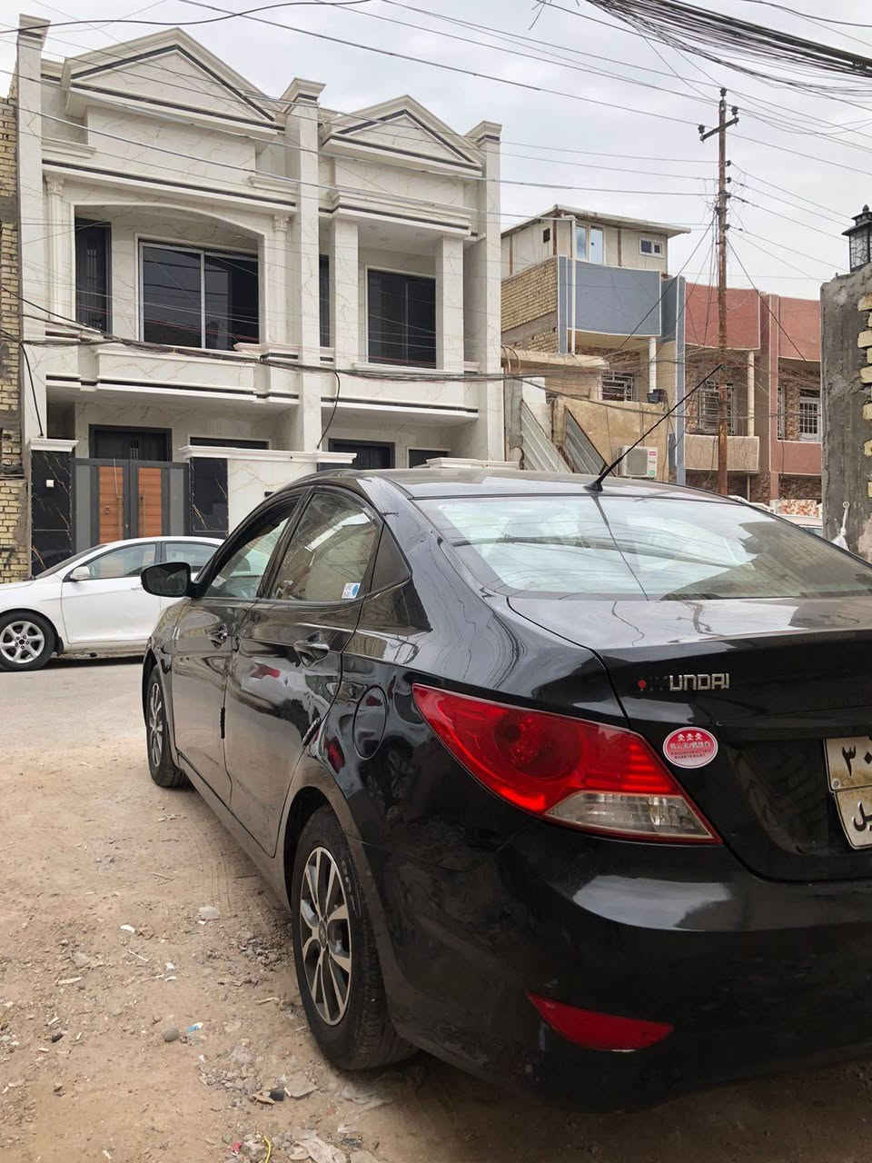 السلام عليكم
اكسنت 2011 وارد خليجي
مكينه 1600
 رقم اربيل 
بأسمي تريد تحويل تريد وكاله اني حاظر
السياره صبخ اربع قطع 
بدون دواخل
السياره جاهزه ما ناقصهه اي شي
مكان السياره بغداد سعر 78
الاستفسار 
 ***********
غير متواجد علفيس
