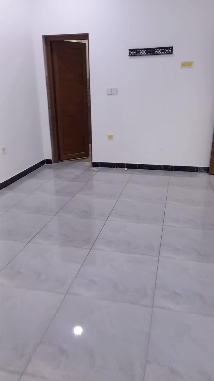 السلام عليكم
دار للايجار طابق اول غرفتين نوم 
حي حطين القضاة 
***********
***********
