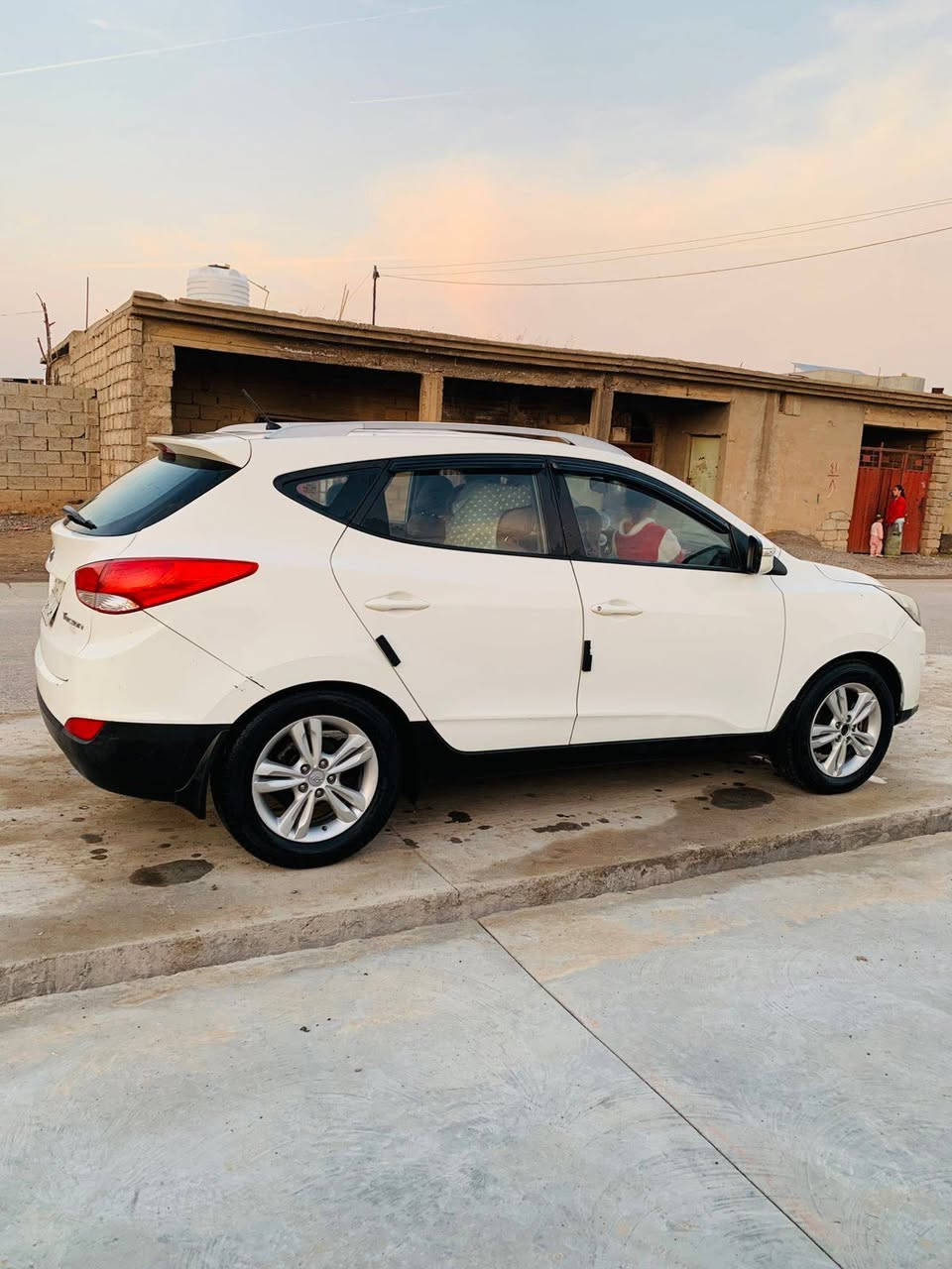 السلام عليكم
توسان للبيع 2011 رقم دهوك قديم سنوية ساقطة صارلها سنة 
الشرعي ساكن بدهوك يم المرور يحولك ايمت ما تريد
بيها صبغ بالونيد مثل ما موضح بالصورة . المحرك مفتوح شرط لا نفخ ولا صرف 
السعر 125 وبيها مجال 
للاستفسار ***********
المكان : ناحية الكوير موصل, نينوى
