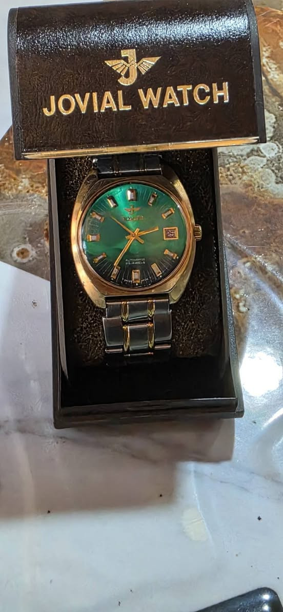سلام عليكم 
جوفيال فنتج سويسري اوتماتيك ٢٥ حجر موديل ١٩٦٠ طلاذ ذهب نافذ شهري بالعلبة الاصلية نظافة فول ***********
