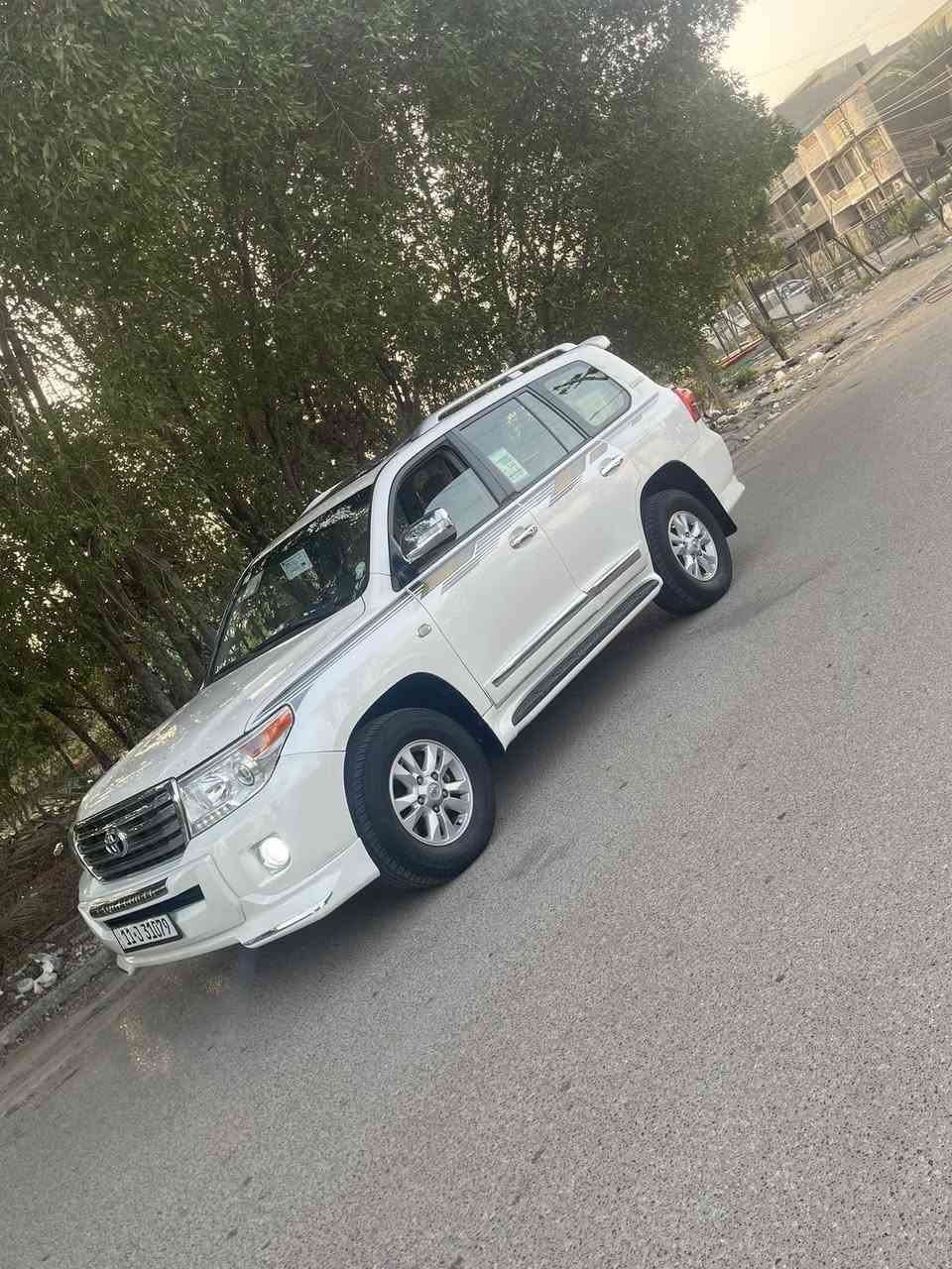 سلام عليكم لاندكروز موديل 2009 بيه صبغ جاملغ خلفي وباب اليسر الباقي مكفول كير مكينه حداديه كله جديد موصفات فتحه تحكم الشراي يتصل غير متواجد عل فيس السعر250  / ***********
