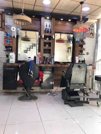 عندي ديكور حلاقه اريد ابيعه جدآ راقي الي يحب يشتري يتفظل خاص 078216706...