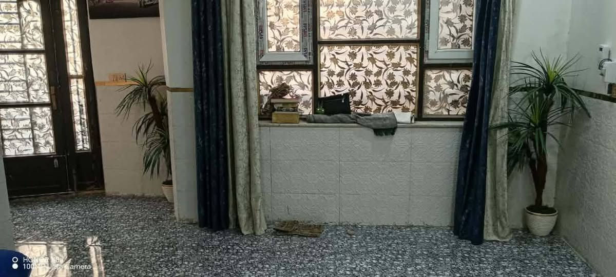 دار للبيع كربلاء مساحه 150م سند 25 بناء حديث طابوق طابقين 
طابق الاول 3غرف نوم وصاله وصحيات وبيتونه  ومطبخ وسطح بي درج خارجي كونكريت صب يعني تكدر تعزل ثاني وحده 
اما طابق الارضي 2عرف نوم استقبال مطبخ صاله وصحيات داخليه مغربي وصيحات خارجيه
موقع البيت  الامين الاولى شارع ابون الدهن خلف اسواق المائدة طريق الي يدخل مدخل ثاني خلف جامعه اهل البيت السعر 185مليون مع المجال 
مكتب ارض الجنة باداره السيد حيدر البطاط الحر مقابل مدرسه علي الوردي 
تواصل مع الارقام ***********
***********
