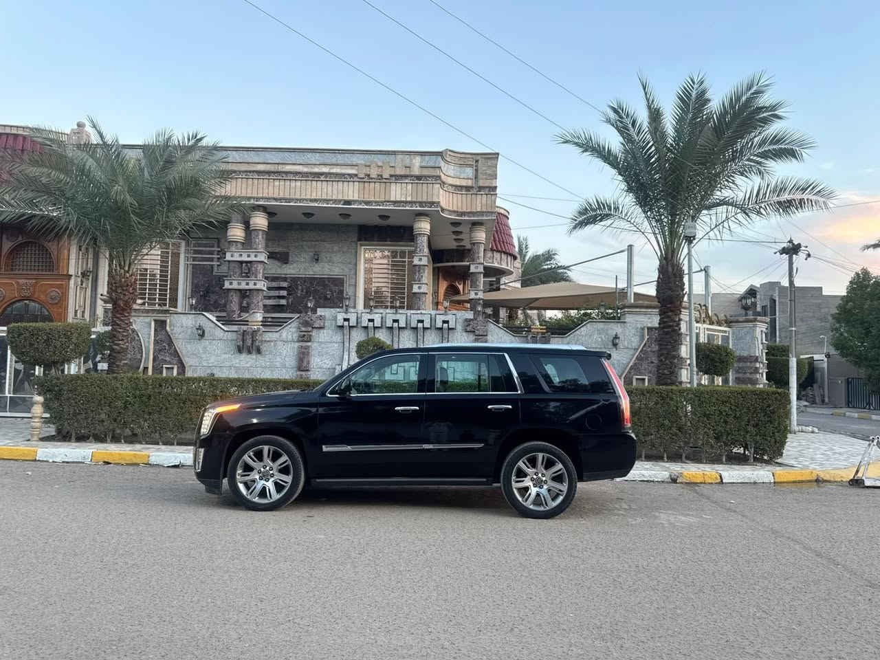 السلام عليكم من رخصه الادمن  سياره كديلاك خليجيه  فول مواصفات كفاله من الصبغ وكير مكينه مكفولات مكان السياره بغداد  ،  بيع مستعجل والسعر 3دفاتر و5 
 فقط بيع مستعجل.، رقم الهاتف ***********
