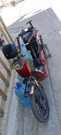 جللبيع استخدام قليل حتى مبين من تايرات الأصلية سرعته 70 وكله شغالة مكا...