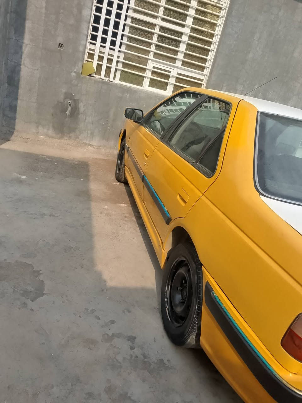 السلام عليكم ورحمة الله وبركاته
عندي بارص للبيع سياره حلوه موديل 15
تكسي سياره كاعده بس يرادله دوشمه وزوج تايرات 
وتكمل السياره سعر السياره 38وبيها مجال 
رقمي ***********
