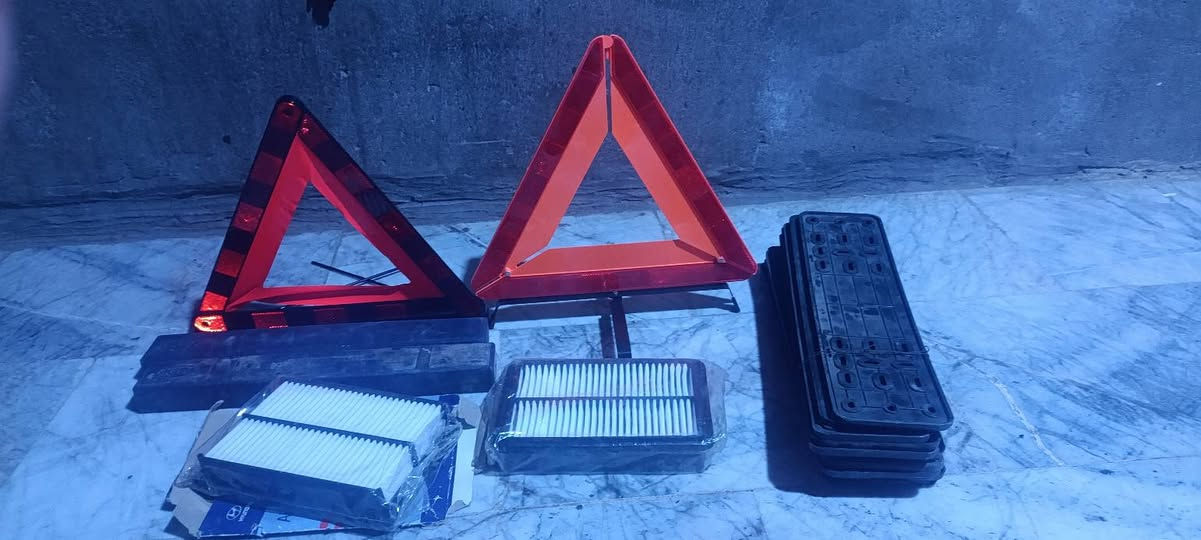 السلام عليكم 
جك هايلوكس جديد ما مستخدم اصلي 
مثلث عدد ٣ 
فلتر شوته ٢
ربل رقم ١٢ قطعه 
الاستفسار ‏‪0781 539 5762‬‏ المكان البصره
