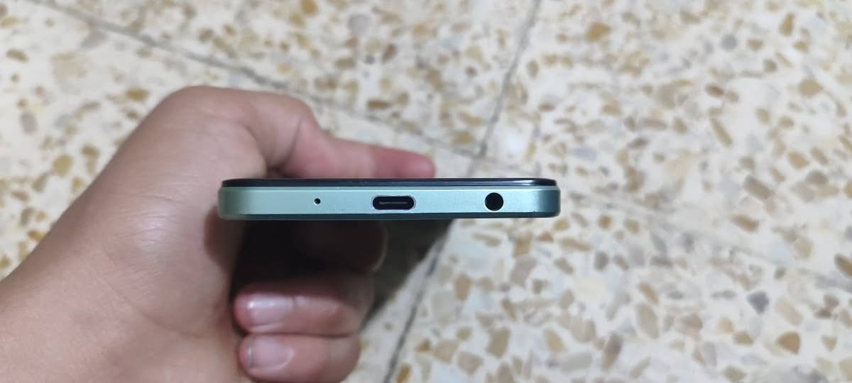 موبايل مستخدم للبيع ViVO YO3 ذاكرة 128 بطارية 5000 نضافة ٪90 السعر 100 الف وبي مجال بسيط العنوان بغداد ام الكبر والغزلان للتواصل على رقم الهاتف ***********
