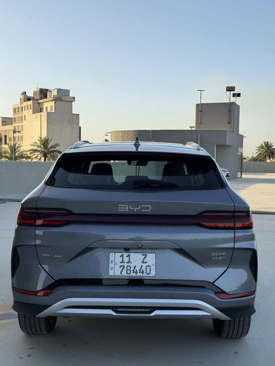 سلام عليكم 

2026 BYD Song Plus DM-i AWD Flagship Plus

للبيع
BYD Song Plus DM-i AWD
فلاكشب بلس FULL OPTION موديل 2026
✅ وارد خليجي أصلي (وليس صيني) وكالة نور الجزيرة
✅ أعلى فئة “Flagship Plus”
✅ دفع رباعي AWD
✅ هايبرد Plug-in DM-i

⚙️ المواصفات:

* محرك 1.5 تيربو + محرك كهربائي أمامي وخلفي
* قوة 320–330 حصان
* ناقل حركة E-CVT
* تسارع 0-100 خلال 5.9 – 8.5 ثانية
* مدى كهربائي حتى 80 كم
* شاشة وسطية دوارة 15.6 إنج
* شاشة عدادات رقمية 12.3 إنج
* HUD عرض معلومات على الزجاج
* كاميرات 360 عالية الدقة
* مقاعد كهربائية 8 وضعيات مع تبريد وتدفئة وذاكرة
* فتحة سقف بانوراما
* شاحن لاسلكي سريع 15W
* إضاءة داخلية متعددة الألوان
* جنوط رياضية 19 إنج
* زجاج عازل للضوضاء
* نظام صوتي ممتاز
* فتح وتشغيل بصمة

🛡️ أنظمة الأمان والقيادة الذكية (ADAS):

* مثبت سرعة راداري ذكي
* الحفاظ على المسار
* تحذير الخروج عن المسار
* فرملة طوارئ تلقائية
* مراقبة النقطة العمياء
* حساسات أمامية وخلفية
* قراءة الإشارات المرورية
* مساعد الازدحام والقيادة شبه الذاتية

⛽ اقتصادية جداً بالوقود
🔋 بطارية Blade الأصلية مع ضمان
📍 السيارة خليجي بمواصفات أعلى وتجهيزات أفضل من النسخ الصينية

💰 السعر: 43 مليون 
قابل للتفاوض للجادين فقط


**إذا كنت صاحب هذا الإعلان وتريد حذفه لأي سبب، رجاءا أرسل رسالة إلى الدعم الفني**