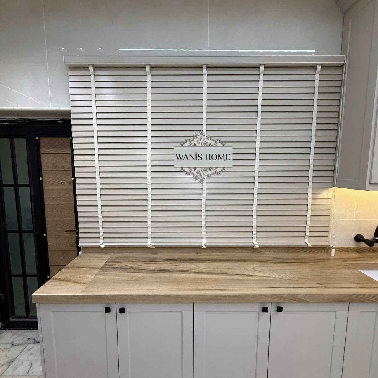 عندما تختلط الفخامة بالرقي،
تأتي ستائر الجالوزي الخشبية الطبيعية من ونيس هوم 

لتمنح المكان لمسة من الجمال والرقة والطاقة الإيجابية.
بخشبها الطبيعي وتصميمها الراقي، تضيف دفئًا وأناقة تدوم لكل زاوية في منزلك أو مكتبك

حيث اجتمعت دقة التفاصيل، وهدوء الحركة،
ونظام التحكم سلسه  او بالريموت كنترول،
ليكون الستار عنصرًا أساسيًا في هوية المكان، لا مجرد مكمل بصري.

إذا كنتم تبحثون عن جودة تدوم،
وتنفيذ يعكس الذوق الرفيع وقيمة المكان،
فإن ونيس هوم تقدم حلولًا مدروسة تعيش لسنوات طويلة.

📍 العنوان:
الأعظمية – سبع أبكار –  شارع عام- مقابل محطة الوقود

📞 الهاتف / ***********
      
📞 الهاتف / ‭0776 569 1076‬
  
📞 واتساب: wa.me/9647851000146

#ونيس_هوم #ستائر_خشبية #جالوزي_خشب #ديكور_فاخر #تصميم_داخلي #تشطيبات_راقية #ديكور_مكاتب #شركات_العراق #خشب_طبيعي #بغداد
