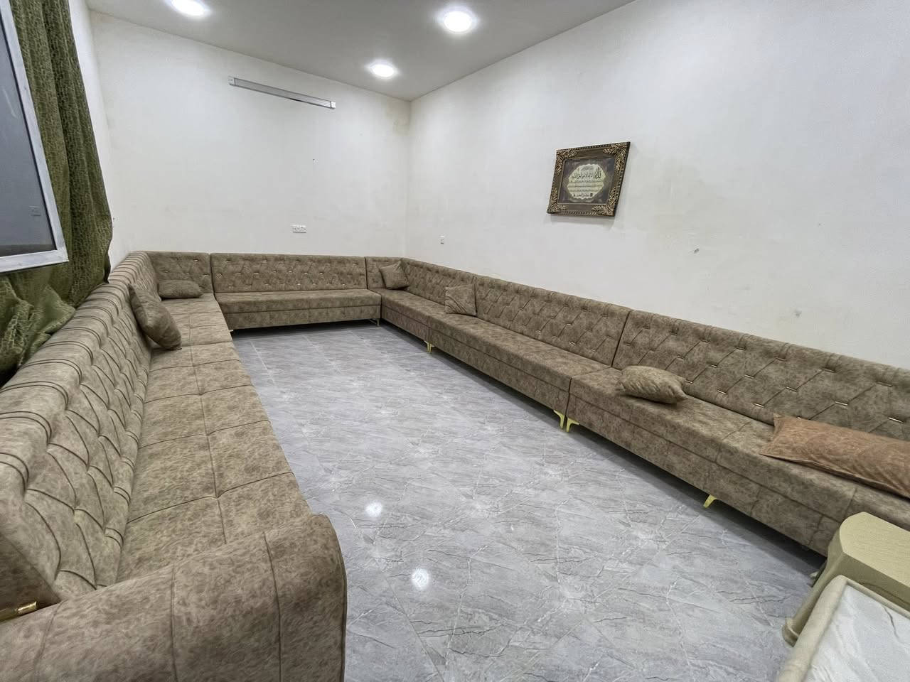 دار للبيع منطقة البوعيثه مقابيل صيدلية بسمة الحياة 
المساحه ١٥٥ متر 
الواجه ١٢ ونص والنزال ١٢ 
يتكون من ثلاث غرف نوم وصاله وستقبل ومطبخ 

الاتصال على الرقم ***********
