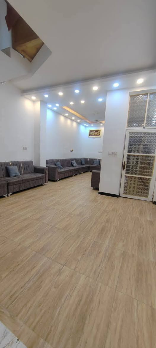 السلام عليكم بيت مطلوب للمصرف العقارب 80 مليون المساحة 100 متر طابق واحد بناء درجة اولى حي النداء منطقة 46 خلف مندي زمزم قرب المدرسة الصينية قريب على شارع مجمع بيتي اني دافع  تطلوعه٥٠ وابيعة بفلوسه   
للاستفسار***********
