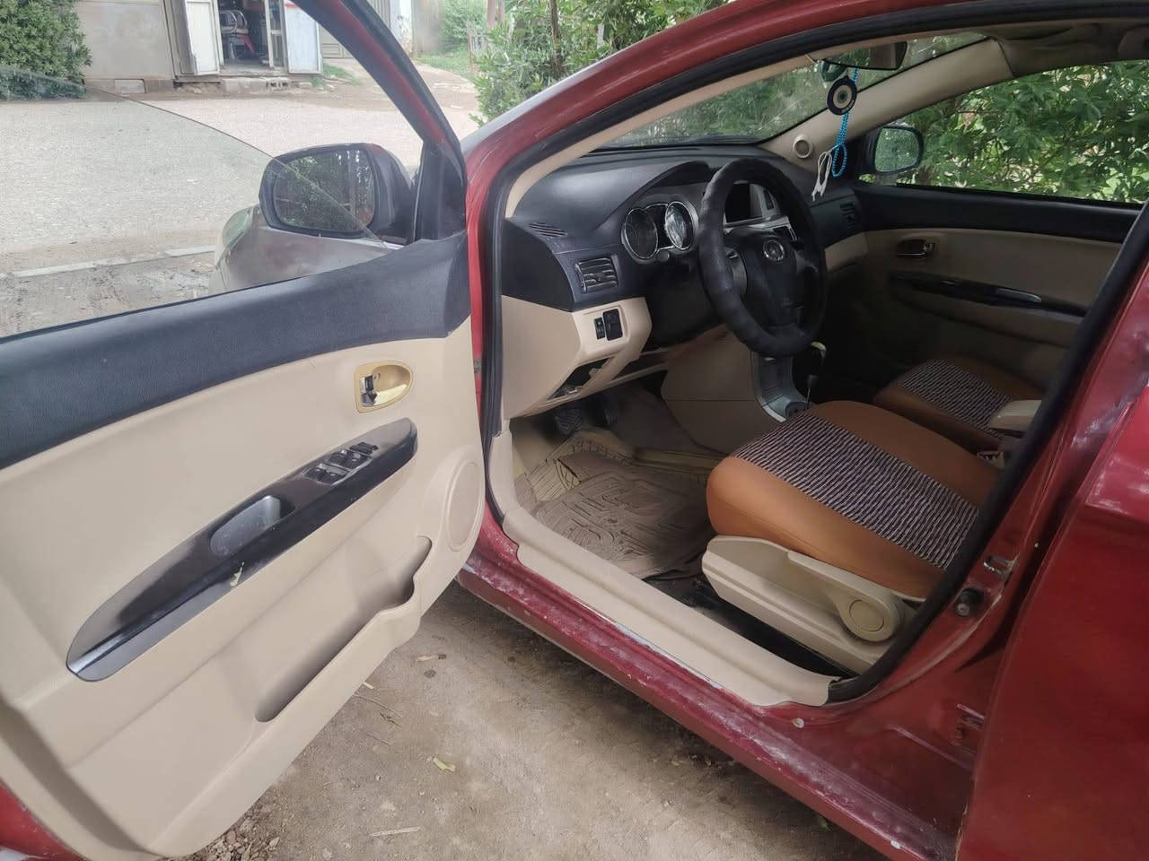 سلام عليكم سيارة گريت وول موديل 2012 رقم بصرة سيارة جاهزة سنوية 2026  مصفرة غرامات مكاني ميسان المجر الكبير السعر 30 وبيهه مجال

***********
