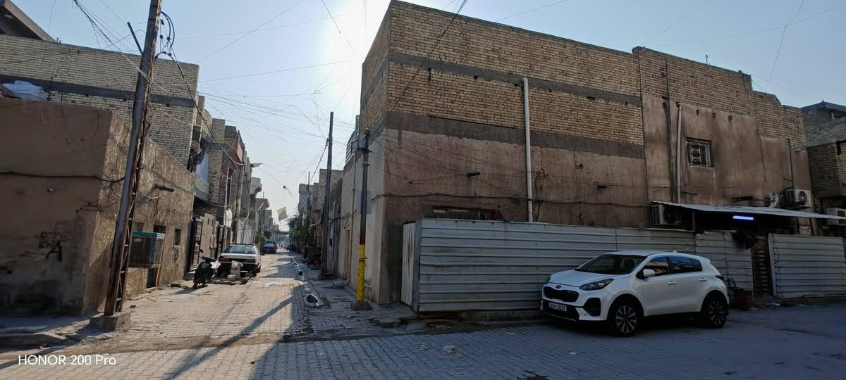 السلام عليكم :
نص قطعة 72متر( مربعة ركن) 
تحتوي  على أستقبال و 3 غرف نوم طابقين

العنوان مدينة الصدر قطاع 10 قرب مدرسة الروابي

الإتصال على هذا الرقم ***********
