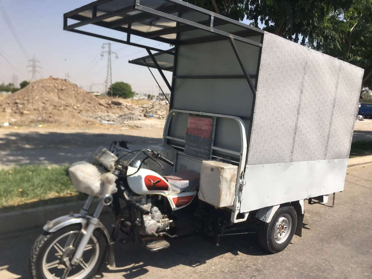 سلاوی خواتان لێبێت
ماتۆر سێ تایە بۆڤرۆشتن مۆدێل ٢٠٢٢ مەکینە٢٠٠ کەپری لەڤەی بۆکراوە ئیشی پێنەکراوە مالەکە پاکە وەسڤی ناوێ هەرکەسێ ویستی من لەخزمەدیدام 

ژمارە موبایل ***********
