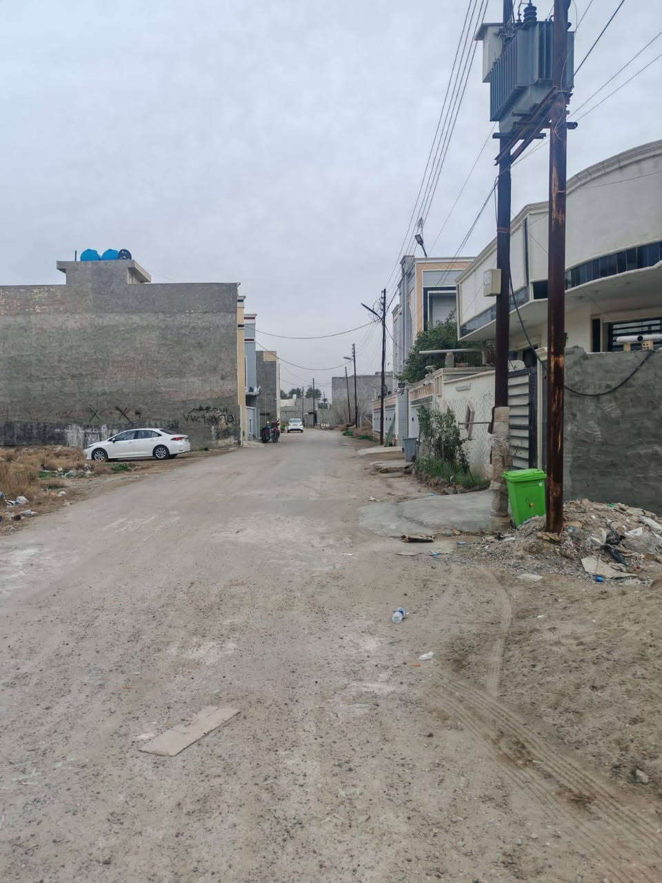 السلام عليكم
بيت للبيع مساحة 50 متر
 غرفتين نوم كبار
شارع 8 تبليط متوفر ماء كهرباء سحب انترنيت مقابيل الجزيرة السياحية يبعد عن الشارع اقل من 100 متر
بيت زيرو 0️⃣ بناء درجة اولى  للاستفسار ***********
