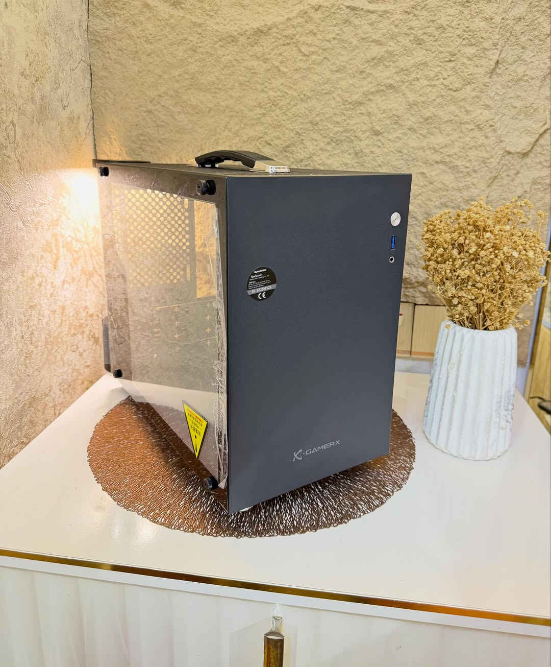 حافظـة كيـس حاسوب منضدي لسطح المكتب 
(Power Train X-Gamerx X100)
حافظـة منضدية ذات تصميم رائع مع زجاج امامي لعرض الاضوية (RGB) لتعطي ديكور رائع 
حافظـة تحتوي على قبضة يد للحمل 
تحتوي على منفذ (USB) ومنفذ (سماعة) وزر إطفاء وتشغيل 
مصنوع من الفولاذ عالي الجودة بلمسة سواء أنيقة 
يحتوي على فتحات تهوية لتدفق الهواء 
مثالي للاعبين والمحترفين 
جديد بالباكيت مع الملحقات 
للتفاصيل اكثر داخل الموقع الرسمي 
السعـر ٥٠ الف 💰
ملاحظة (عند الشراء فحص المنتج قبل مغادرة المندوب بعدها نكون غير مسؤولين)
توصـيل 🚚 بغداد ٥ آلاف 
توصـيل 🚚 محافظات ٦ آلاف⁩⁩⁩


**إذا كنت صاحب هذا الإعلان وتريد حذفه لأي سبب، رجاءا أرسل رسالة إلى الدعم الفني**