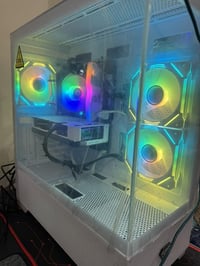 كمبيوتر للبيع • مع شاشة