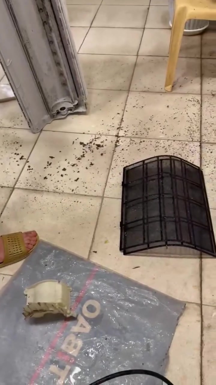 السلام عليكم متوفر
خدمه غسل سبالت  داخلي وخارجي مثل ما واضح بالمقطع 
ونصب سبالت 
 بجميع انواعها 
رقم بي واتساب ***********
