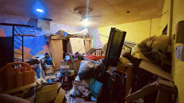 السلام عليكم عندي غراض مال بيت ابيع شلع قلع بيبان سبالت ماطورات كلشي تقريباً بيهن 5 ملايين اريد احول بغير بيت مكاني البصرة وعندي مقطع راسلني ادزة الك ***********
