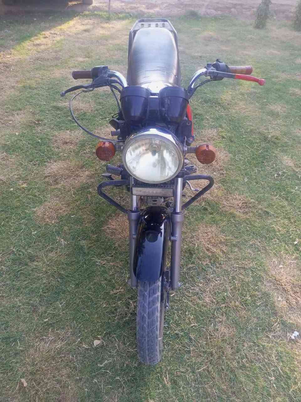 السلام عليكم دراجه بوكسر  Bm150  موديل 20 دراجه كامله خير من الله نكره سلف ترايك وين ماتريد عوزه ترتيبات بسيطه  السعر 750 بيه مجال قليل مكان الدراجه بلحصوه ***********
