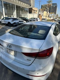 النترا ٢٠١٧ • فتحة سقف • كاميرا خلفية