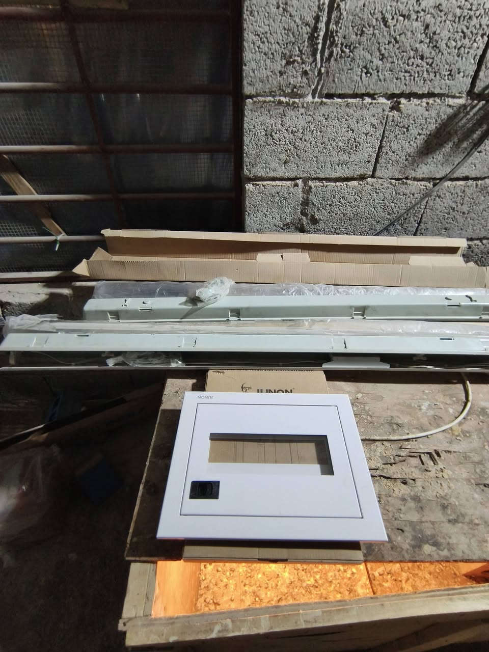 متاح بوكس مال كهرباء
و ٢ قاعده شمعات اصليه داخل كارتون
كله داخل كارتون
و
٢شمعه
كركوك 
***********
***********
