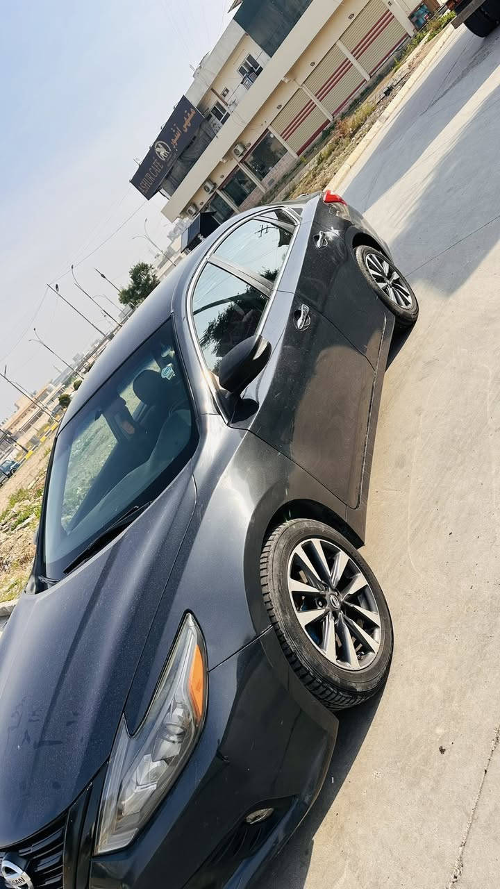 نيسان التيما
2017 
الضرر فقط بونيد بدون دواخل 
مواصفات 
السياره نص فول 
بصمه 
تبريد لمس 
تحكمات ستيرن جهتين 
شاشه 
رادار مرايات 
رقم اربيل جديد 
السياره جهازه طخم امامي خلفي.جديد 
السعر 113 وبي مجال بسيط 
***********
