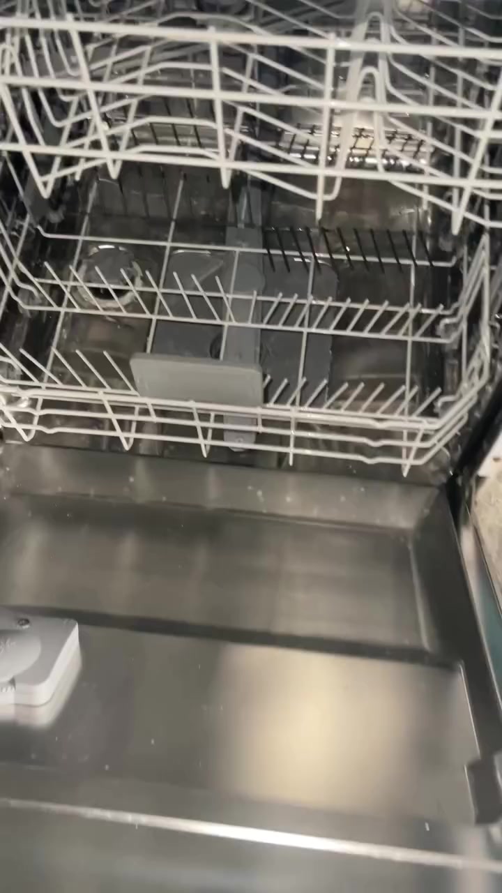 للبيع غساله مواعين ب 400 وبيها مجال للشراي يتصل واتساب ***********مكاني بغداد مدينه الصدر 
الكرسي ب 30وبي مجال
