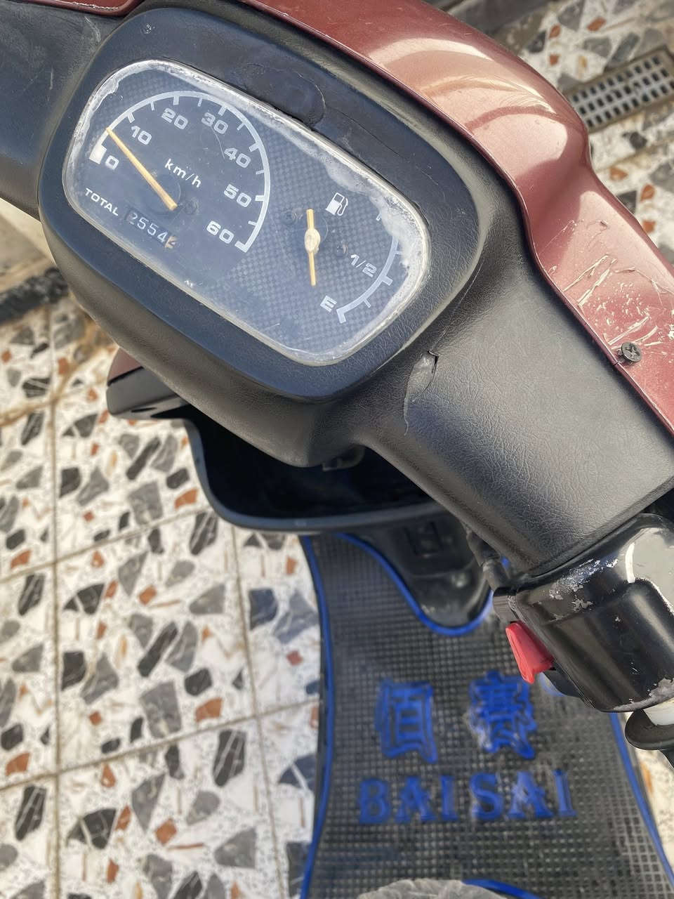 السلام عليكم دراجه بتره مامفتوحه فحص وين مايعجبك السعر 375بيه مجال بيه وصل مال حاويه الي يريده يراسني ***********
