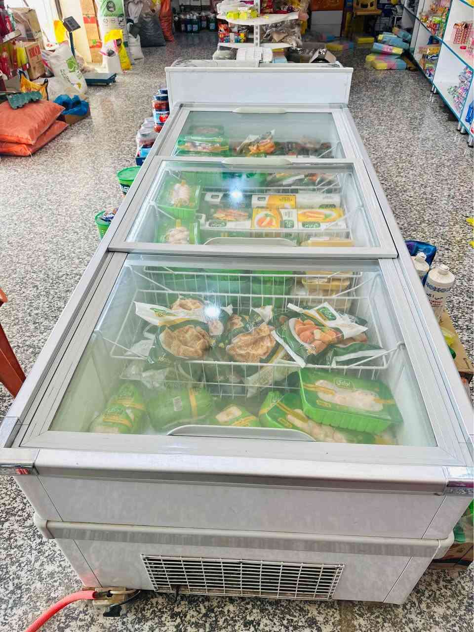 للبيع عارضة لحوم 
برادات 
طابعه كانون 
لابتوب لينوفا مع برنامج الامير 1
مستخدمات قليل نضيفات شرط الفحص والتبريد 
الاستفسار يرجى الاتصال على الرقم *********** عمارة, ميسان
